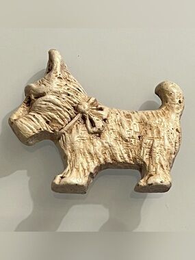 Vintage ceramic textured off white scottie terrier dog W bow lapel pin w C clasp